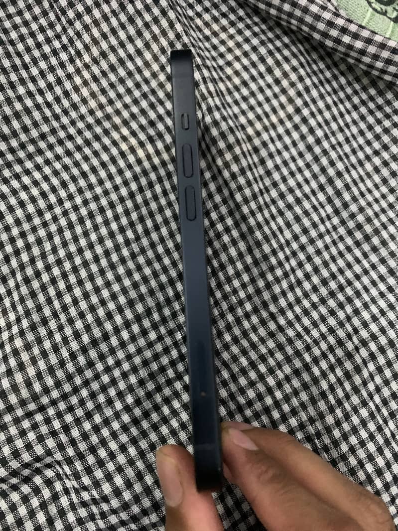 Iphone 13 4