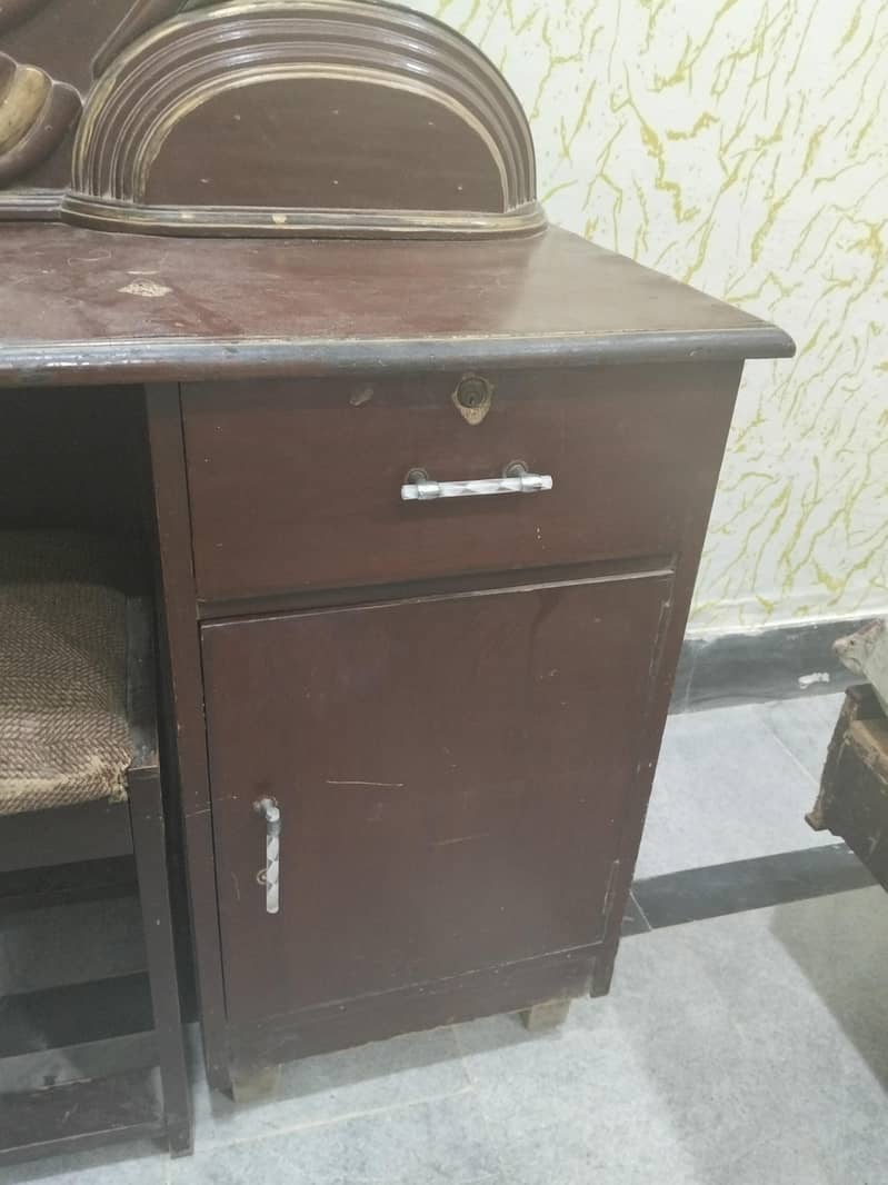Dressing Table With Stool 9