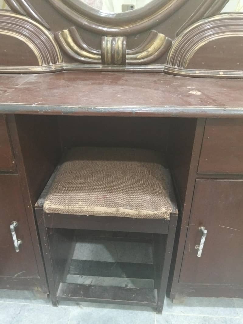 Dressing Table With Stool 10