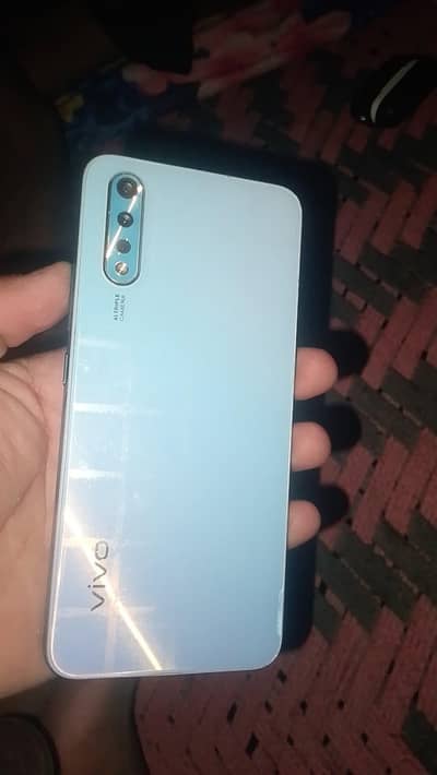 vivo s1 thumb finger