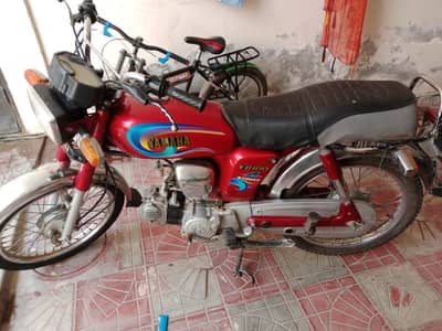 Yamaha.   yd100
