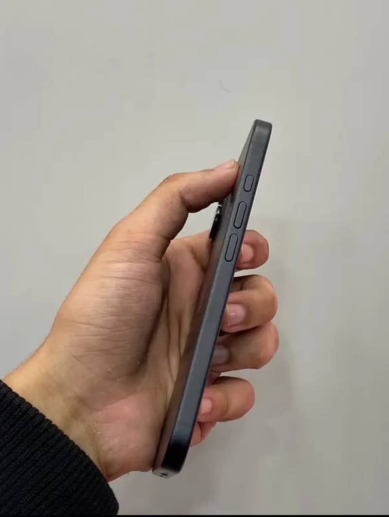 iPhone 16 JV 1