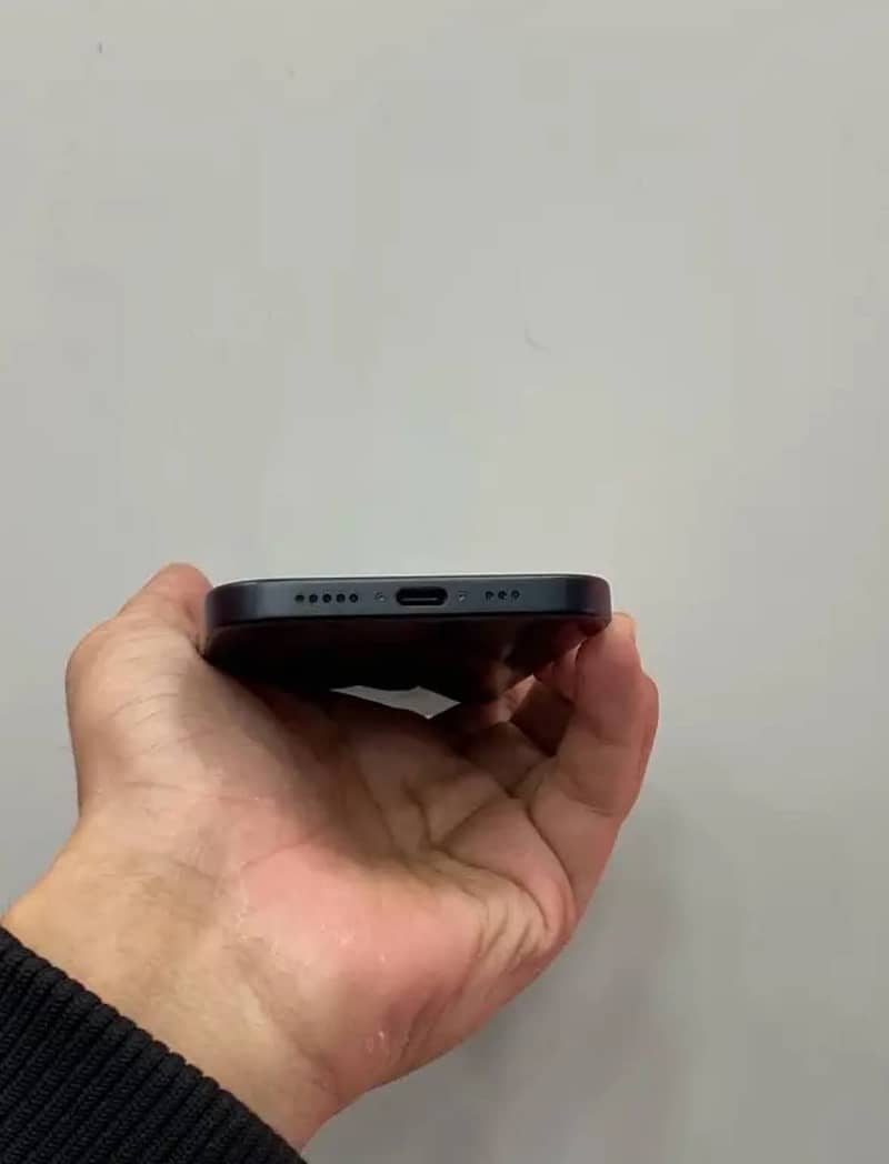 iPhone 16 JV 4