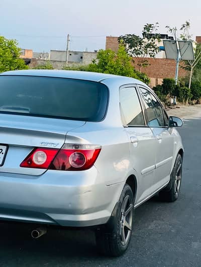 Total Jeniune’Antique Car