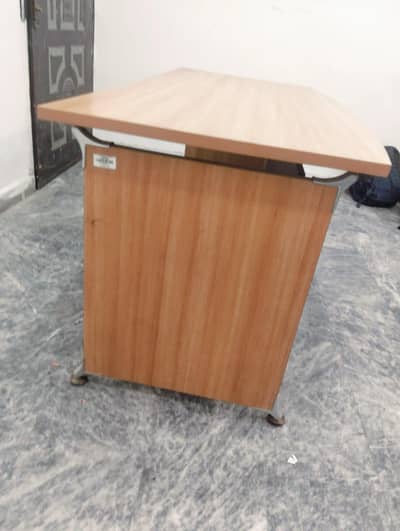 office manager table