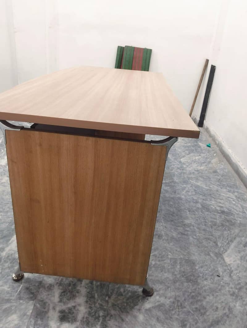office manager table 3