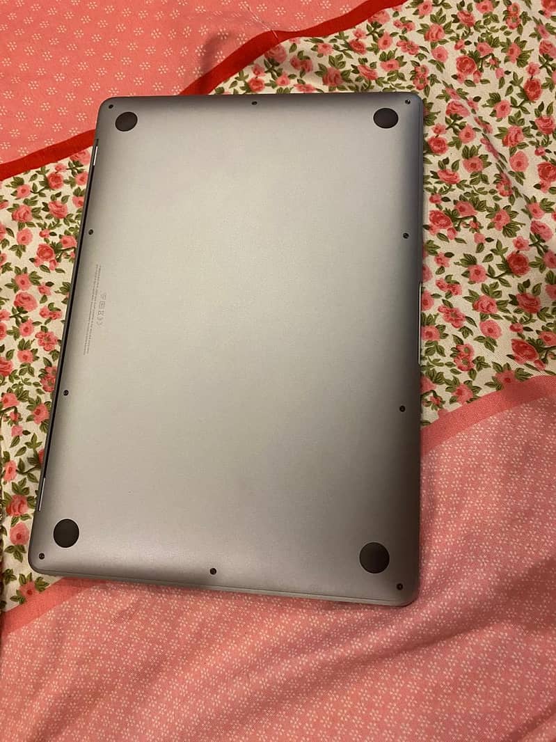 MacBook 4