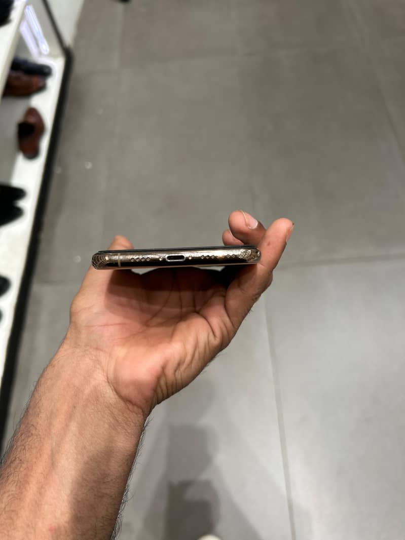 iPhone 11 Pro Max 0
