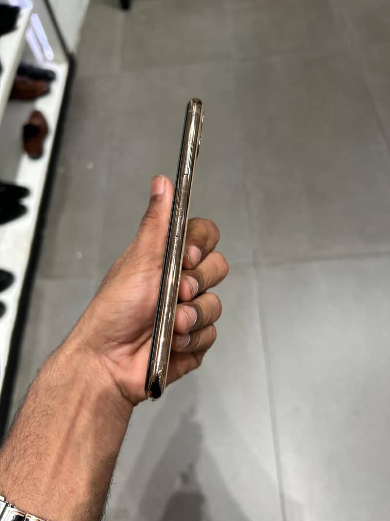 iPhone 11 Pro Max 5