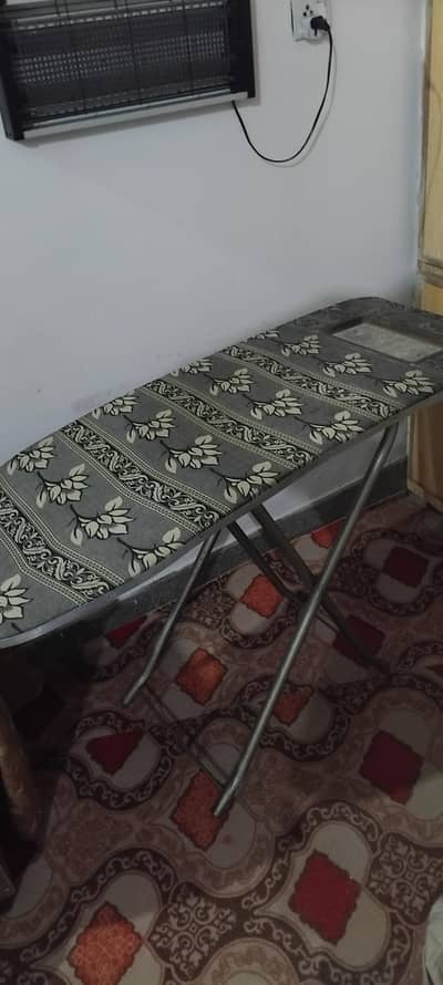 Foldable iron stand