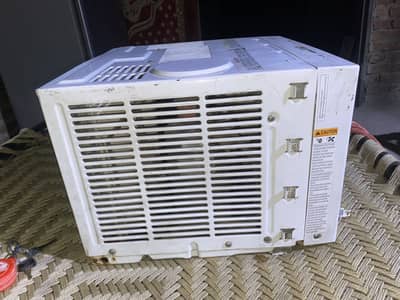 Window ac  good condition with splayi
