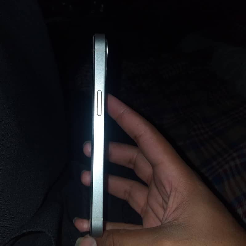 iPhone 13 1