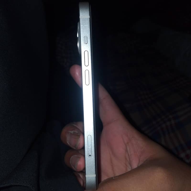 iPhone 13 2