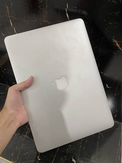 Apple macbook air early 2014 13 inches silver colour with charger