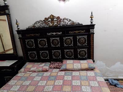 bed and dressing table