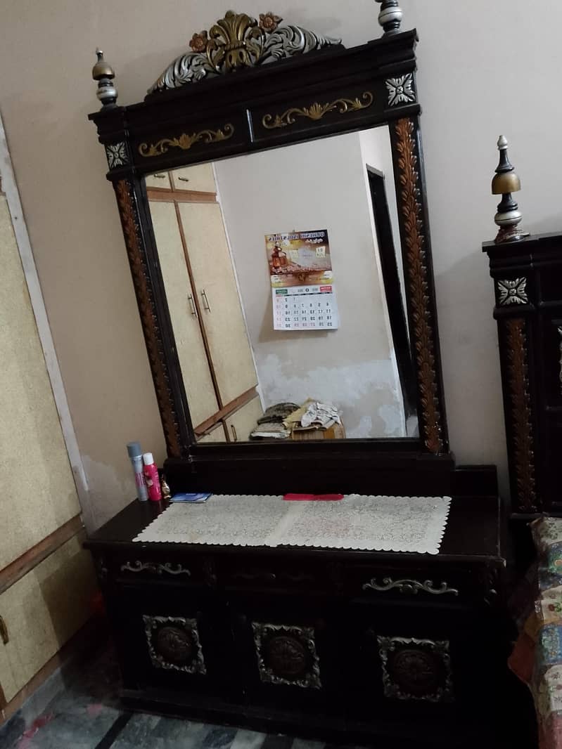bed and dressing table 3