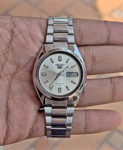 Seiko 5 clean sunburst dial