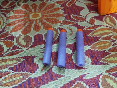 A big size sniper gun with 3 rubber bullets.
