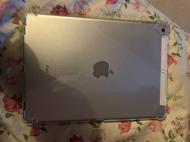 IPAD 5TH GENERATION 10)10 CONDITION 2