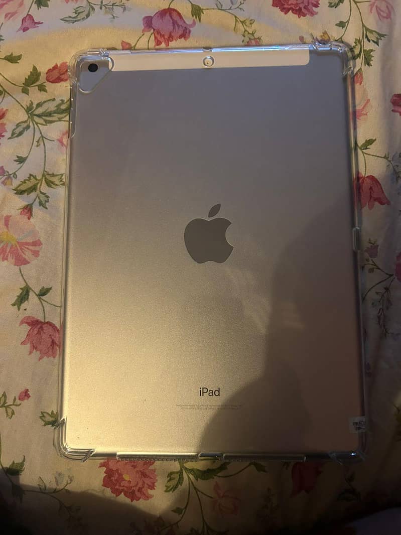 IPAD 5TH GENERATION 10)10 CONDITION 7