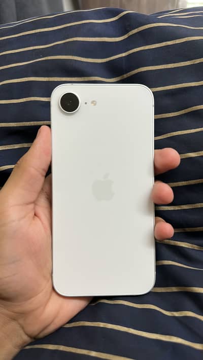 iPhone 16e