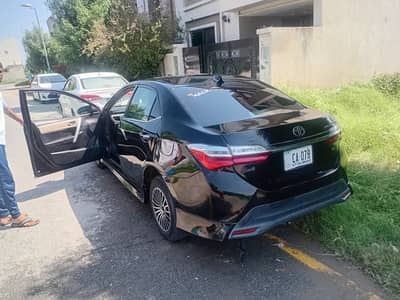 BLACK COROLLA ALTIS FOR SALE