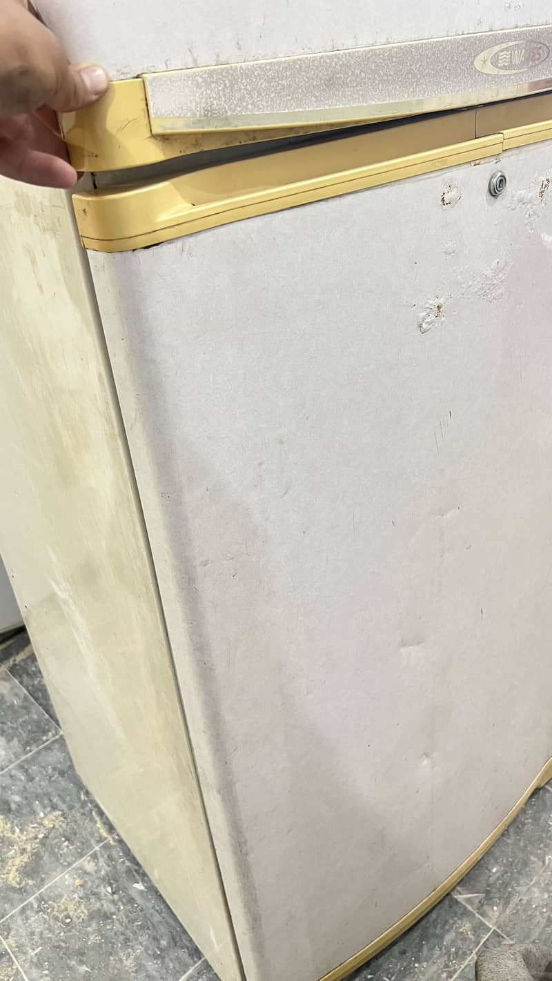 Refrigerator 0