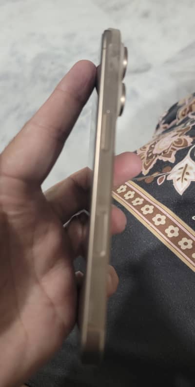iPhone apple 16 pro 97% battery