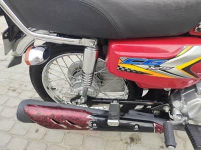 Honda 125 Red Colour