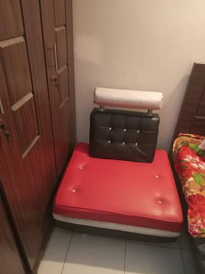 5 Seater Sofa Set ( aik 3 seater 1+1 Single) Sale