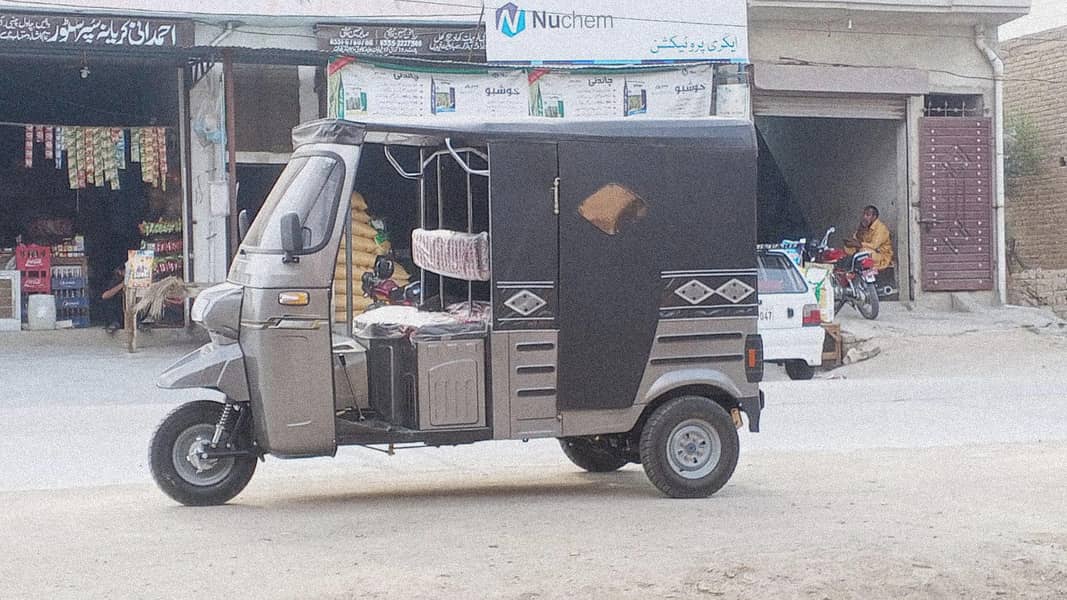 “سازگار آٹو رکشہ فوری فروخت 3