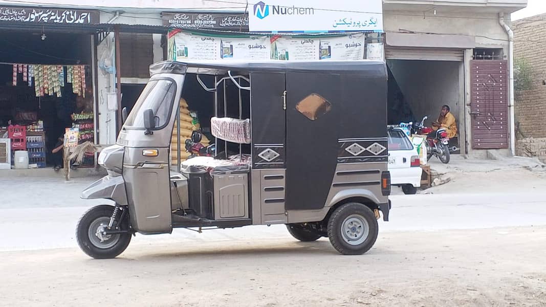 “سازگار آٹو رکشہ فوری فروخت 4