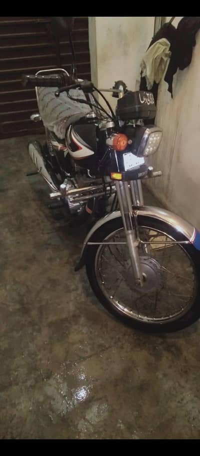 i m selling my Honda biykb