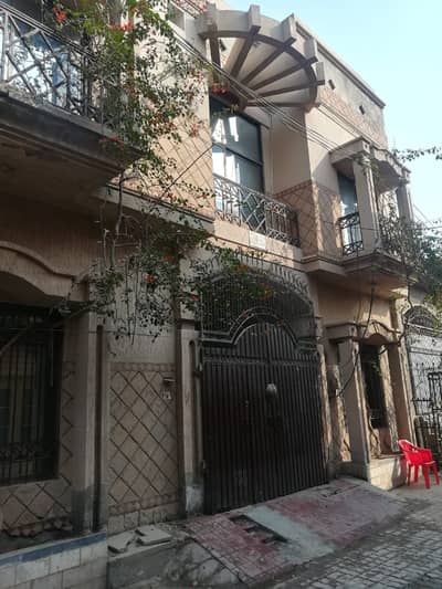 0321 86 10 688 Triple story house with 10 plus rooms 5 bath available for rent residential & commercial dono k liay best option