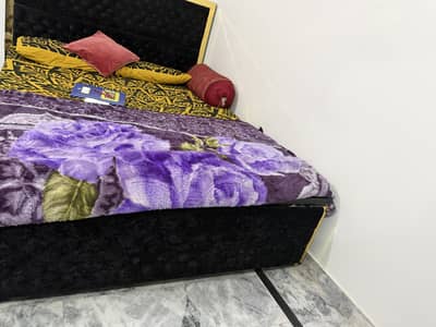 Bed and dressing table without matrresss pure lasaniii larkiii hai