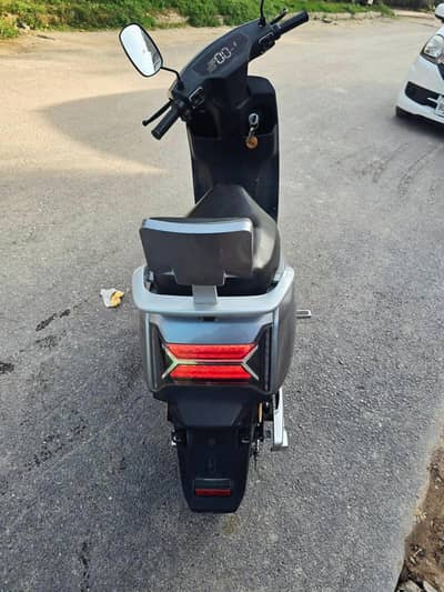 scooty call me WhatsApp on 0325-4981924