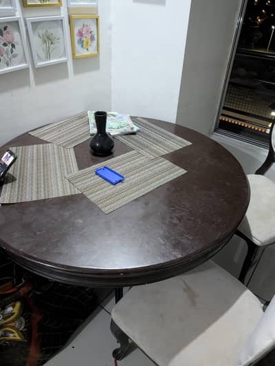 4 Seater dinning table
