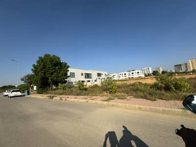 500 Sq Yd Boulevard Category Plot in Precinct-4, Just 3 Mins Drive from Main Gate Entrance Surrounded by Park, Mosque, Sports Complex & Shopping Gallery. Ideal for Residence or Investment. Call Now!