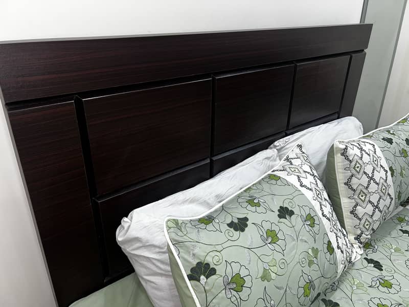Queen bed 1