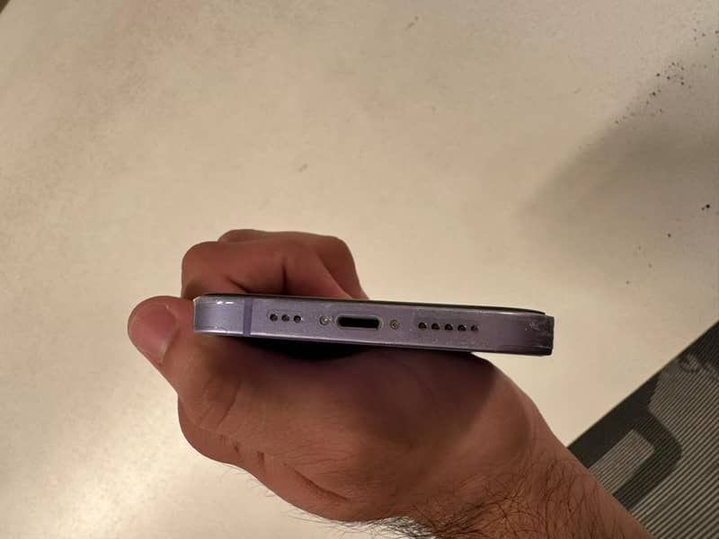 Apple iPhone 12 4