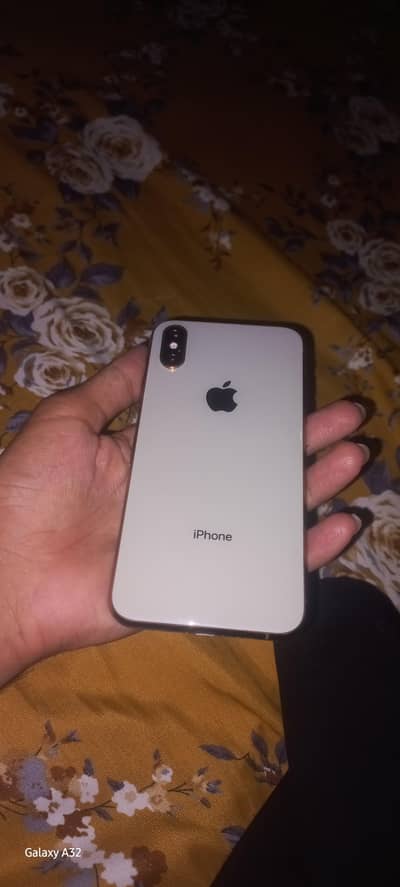 I phone xs 10/10 condition