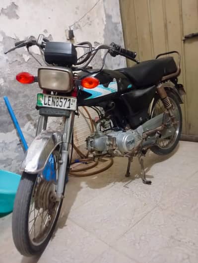 Lasar bike 70cc only what's app : 03228078182