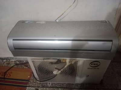 1.5 ton AC for sale all ok hay chalnay ma per gass nai hay andar