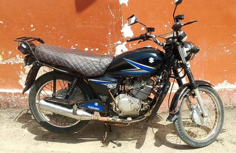 Suzuki GS 150 2015