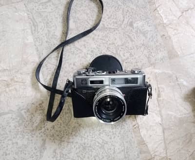 Yashica Electro 35 Vintage Camera (Made in Japan)