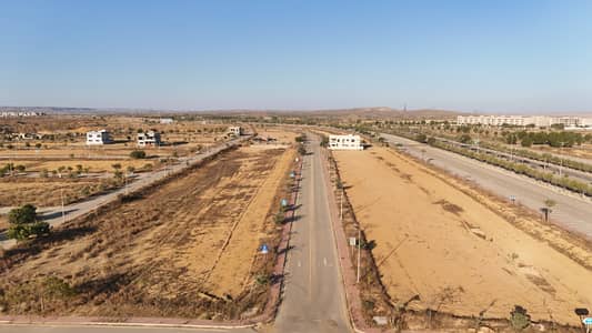 INVESTOR DEAL! 272sq yd plots FOR SALE in Precinct-22 TOP HEIGHTED location, near GOLF. 12min Drive from Main Gate of Bahria Town Karachi. LOW BUDGET PLOTS at INVESTOR RATES.