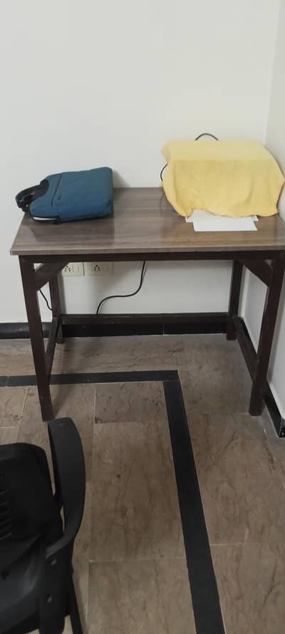 2 study teble with 1 chair available