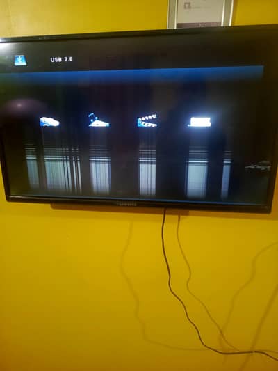 (Urgent sale) Samsung led  32 inch wide original just  glass broken