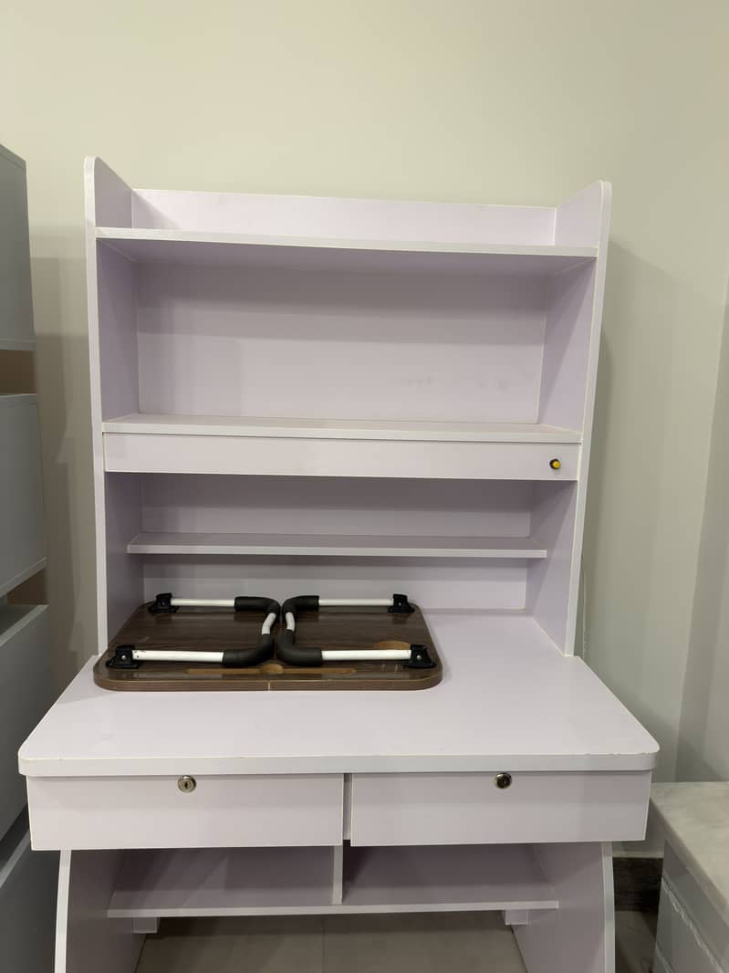 Computer table 0