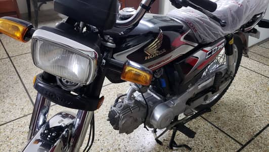Honda CD70 2025
